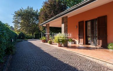 MERAVOGLIOSA VILLA BIFAMILIARE IN ZONA DI PREGIO D