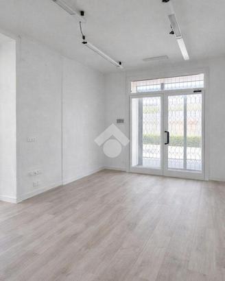 NEGOZIO A VALMADRERA