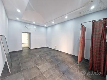 Vomero via Belvedere locale 50 mq ristrutturato