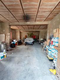 Ampio garage/magazzino 90 mq + appartamento