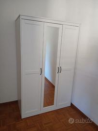 Armadio bianco da camera da letto