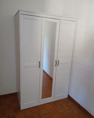 Armadio bianco da camera da letto