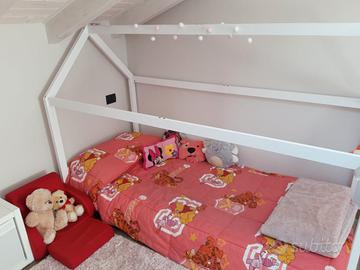 Letto montessoriano  per bambini in legno massello