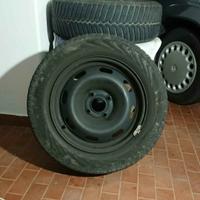 Set 4 cerchi in ferro R15 e pneumatici invernali P