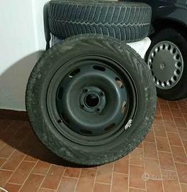 Set 4 cerchi in ferro R15 e pneumatici invernali P