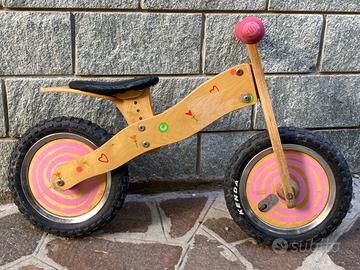 Bici di legno