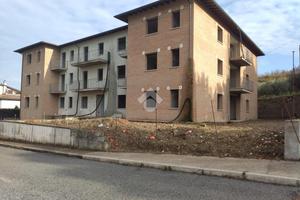 4 LOCALI A DERUTA