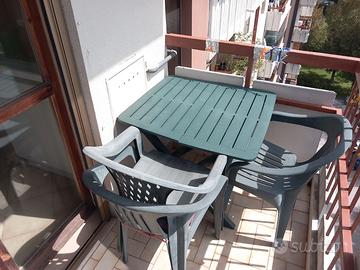 tavolo da esterno con sedie+ombrellone