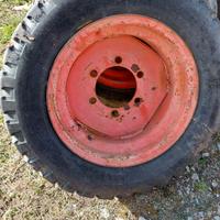 Pneumatici e cerchi per rimorchio agricolo