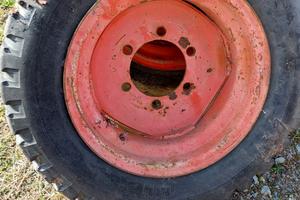 Pneumatici e cerchi per rimorchio agricolo