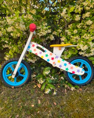 bicicletta senza pedali in legno