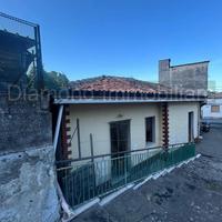 Casa singola con garage a Milo-Fornazzo