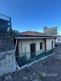 Casa singola con garage a Milo-Fornazzo