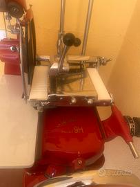 Affettatrice Berhel con supporto ,colore rosso.