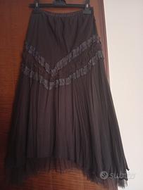 gonna sul fondo c'è il tulle