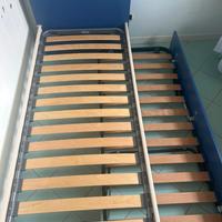 letto singolo blu con materasso e rete estraibile