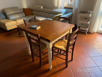 Tavolo romagnolo in legno massello.