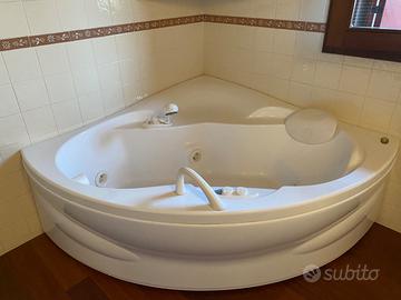 Vasca idromassaggio Jacuzzi angolare