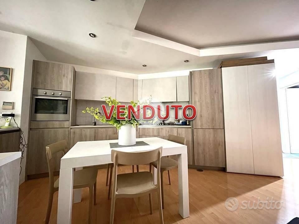 2 LOCALI A NAPOLI
