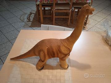 Brontosauro in plastica misura XL