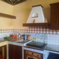 Cucina in legno artigianale, in muratura