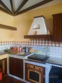 Cucina in legno artigianale, in muratura