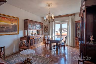 Via Giardini - Quadrivano divisibile in 2 unità