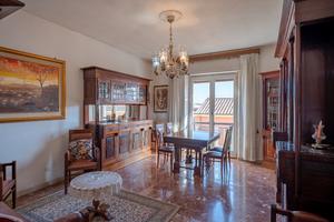 Via Giardini - Quadrivano divisibile in 2 unità