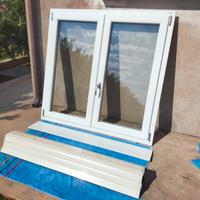 Finestra a due ante in PVC