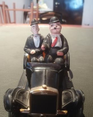 Stanlio e Ollio macchinina vintage