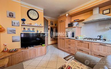 APPARTAMENTO CON INGRESSO INDIPENDENTE, GARAGE E G