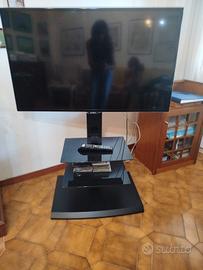 televisione con tavolino porta tv