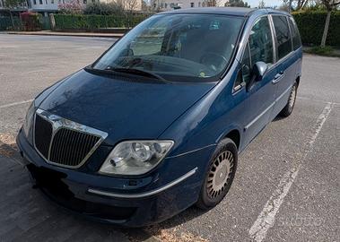 Lancia Phedra Blu