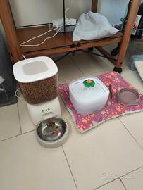 Distributore automatico cibo e acqua per animali
