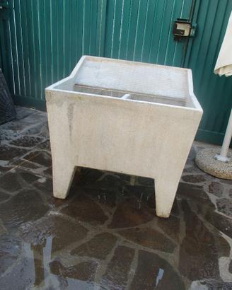 lavatoio in pietra