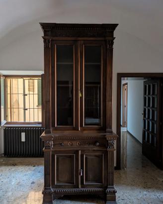 Arredo con credenze tavolo e sedie coordinate