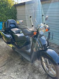 Scooter Aprilia Scarabeo 150