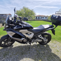 Honda vrf800 crossrunner x 2011