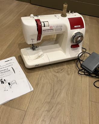 Macchina da cucire necchi