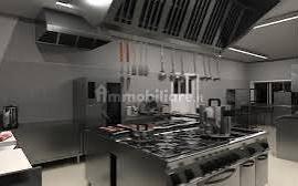 Locale ristrutturato con canna fumaria