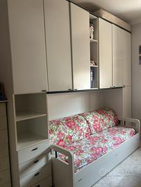 armadio a ponte con divano-letto