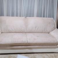 Divano beige e bianco