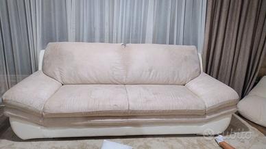Divano beige e bianco