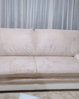 Divano beige e bianco
