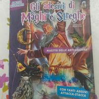 Libro Gli adesivi di Maghi e Streghe nuovo