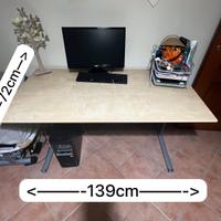 SCRIVANIA PIU POLTRONA 70€