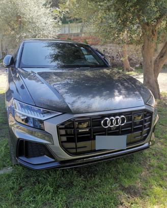  Audi Q8 
