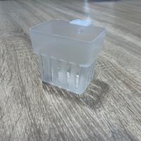 Contenitore in plastica bordo acquario