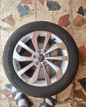 Cerchi. e gomme. Anno. 2025. Ragio. 17. T roc