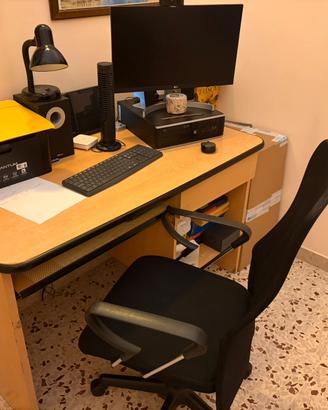 scrivania e sedia